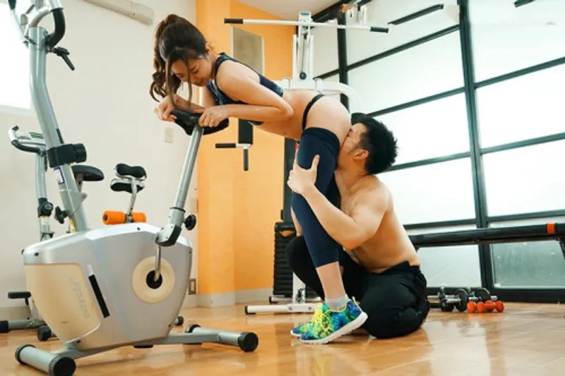 Xin ông chồng đi tập gym, vợ "đi ngoài" với anh pt