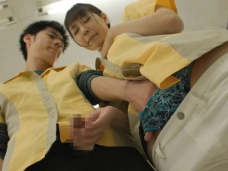 điên cuồng phang cô nhân viên nữ dâm đãng trong siêu thị mini