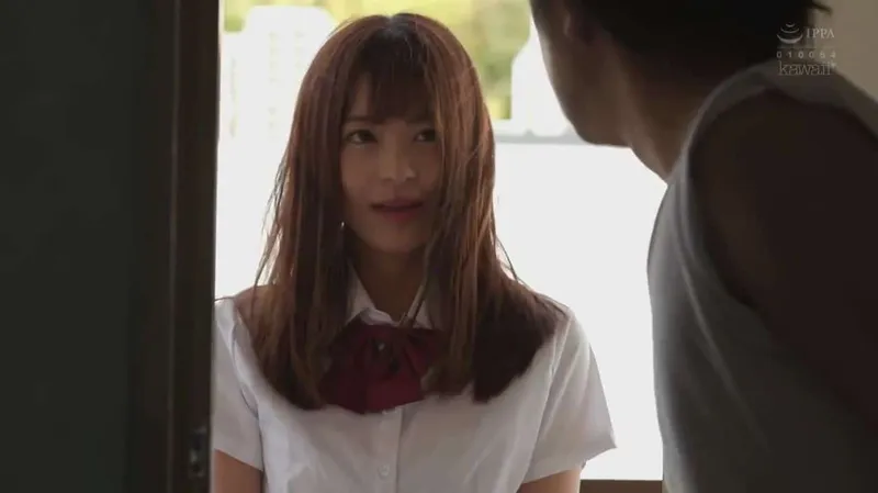 Gã nhà cạnh bên kinh tóm và cô nữ học sinh đáng thương