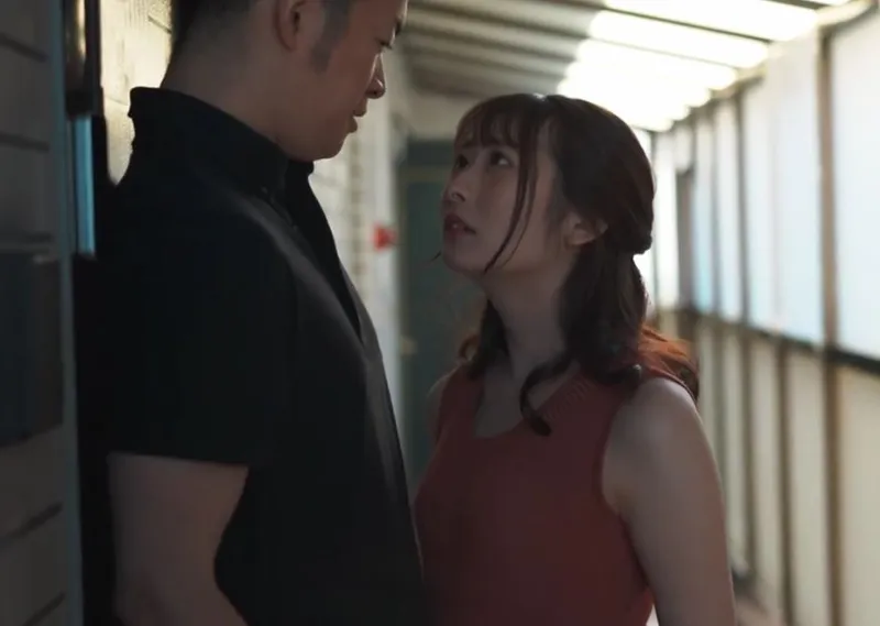 Bà xã mang thai, tôi bị cuốn hút bởi cô vợ cạnh nhà thường ở nhà một mình