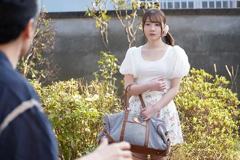 Gặp lại cháu gái nhà đối diện tôi đã nắc từ 10 năm trước về quê