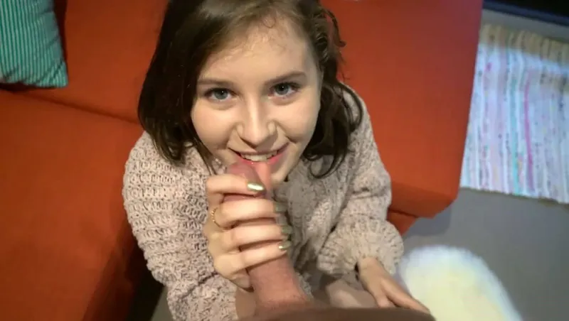 Bắn tinh ngập chiếc âm đạo hồng của ghệ dễ thương