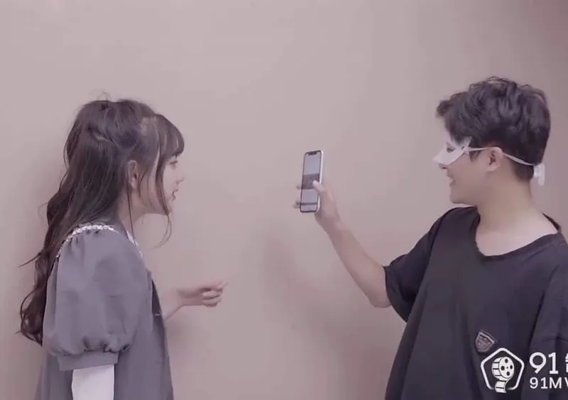 Tống nhân tình tình khi phát hiện clip tự sướng trên điện thoại