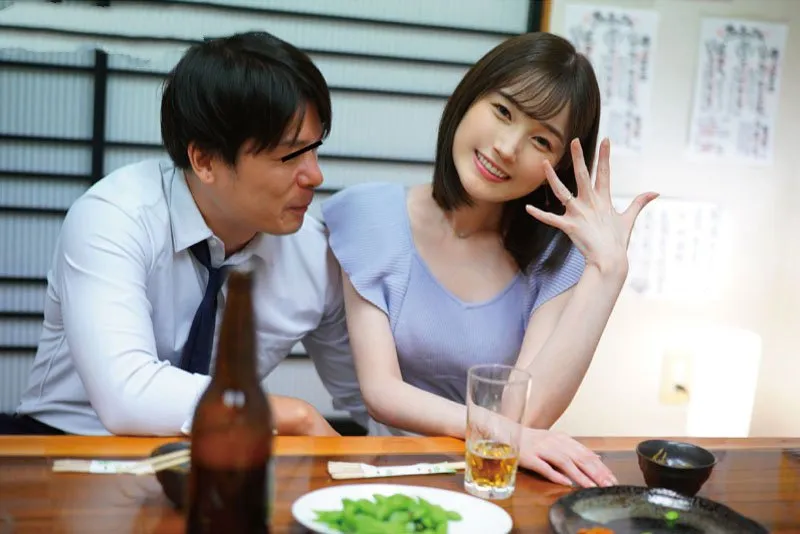 Vợ yêu xin gã chồng đi họp lớp rồi mất liên lạc sau khi tình cũ đưa vào khách sạn